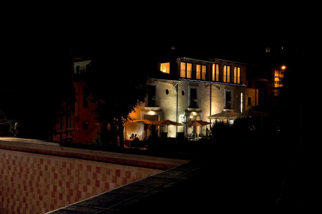 Hotel 99 Cannelle LʼAquila Exteriör bild